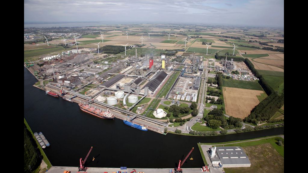 Luchtfoto Yara Sluiskil